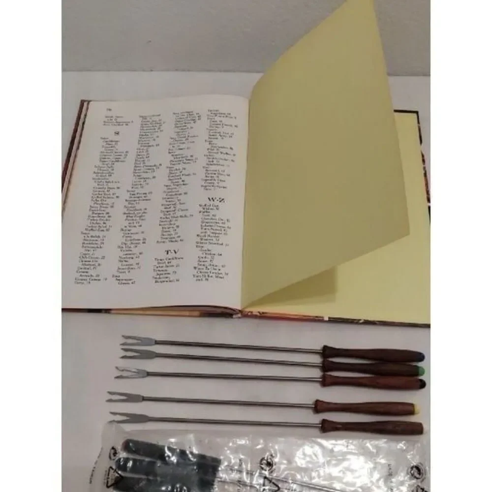 Better Homes & Gardens Fondue‎ Cookbook with Fondue Forks